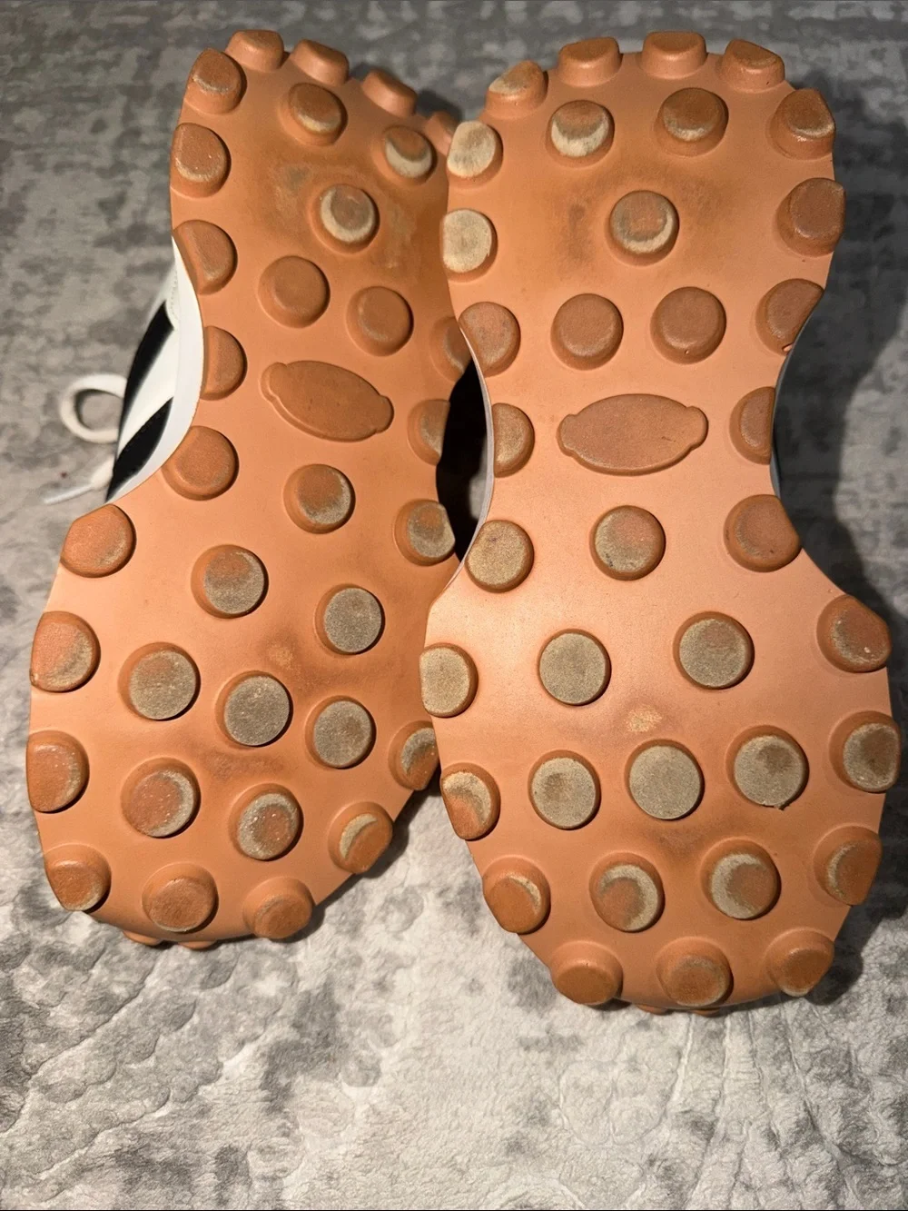 Women’s athletic shoe